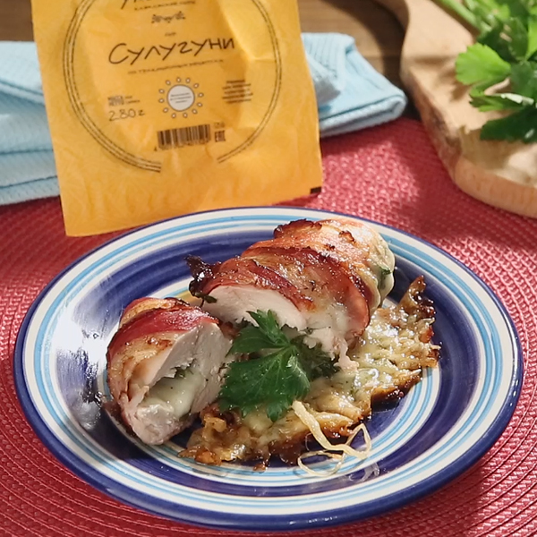 Как приготовить Куриная грудка с сулугуни с беконом